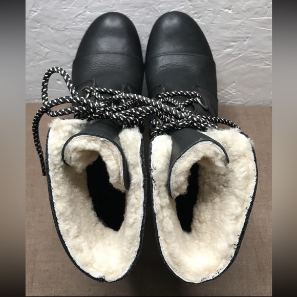 EUC Sorel Joan of Arctic Wedge Mid Shearling Womens Boots Black Leather Size 7.5 - Picture 10 of 16